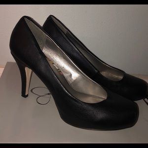 Madden girl black pumps
